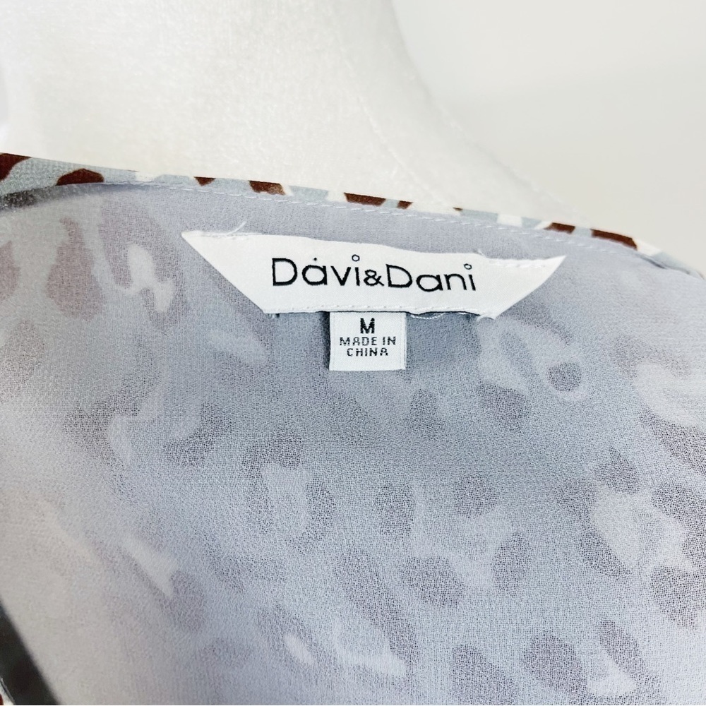 Davi & Dani Slate Brown Leopard Print V-Neck Slee… - image 4